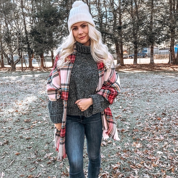 Meet your Posher, Madelyn Rose 🌹 - Picture 2 of 6